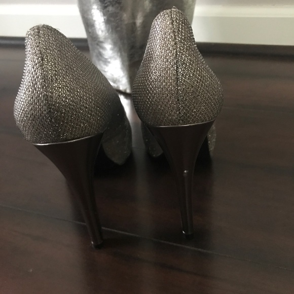 Guess Heels - Picture 3 of 3